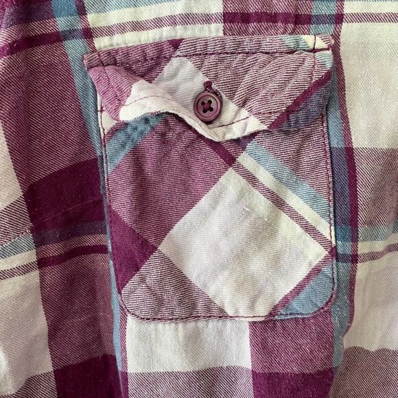 š
ŗBurgundyāPlaidĀ ButtonāUpāMedium - Picture 3 of 7